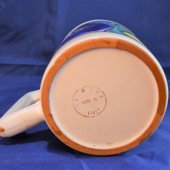 Vintage handmade, hand-painted Majolica large coffee mug - Italy -needs TLC - Picture 5 of 6